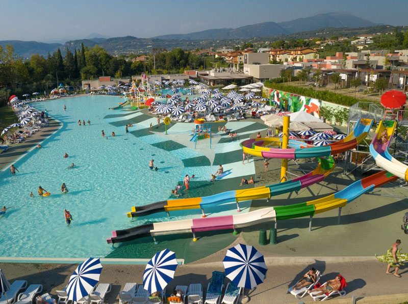 Glijbanen zwembaden camping Italië 