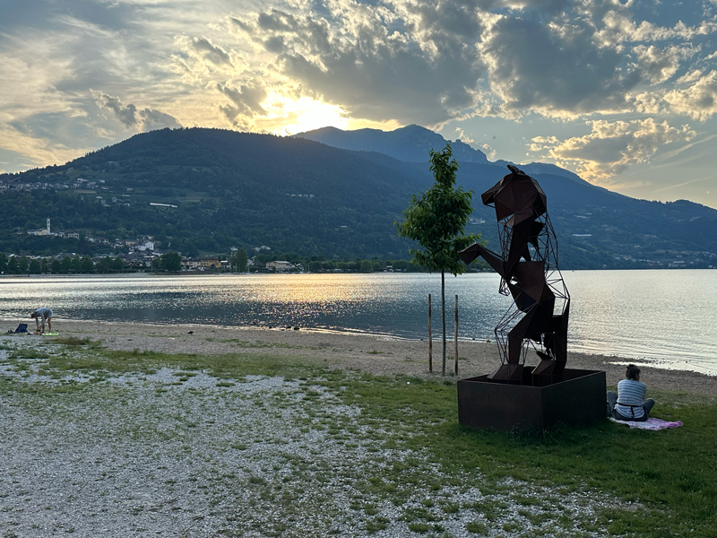 Uitzicht op het Caldonazzomeer in Trentino